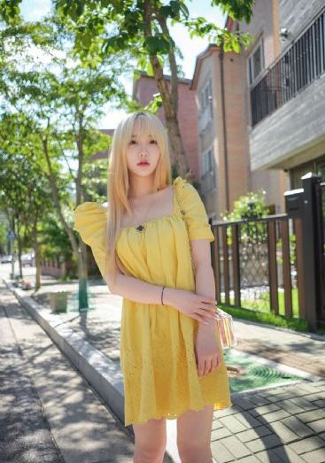 美女把黑丝戴在头上亚洲免费视频_720BD在线观看