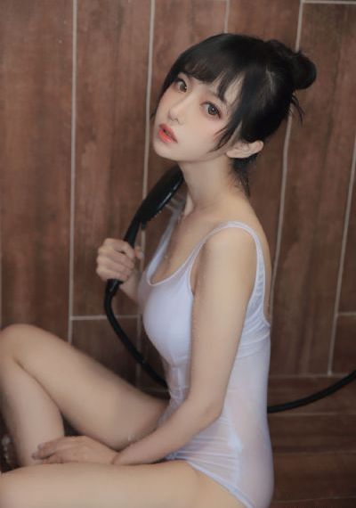 聂小雨黑色皮风衣在哪里看_DVD高清在线观看